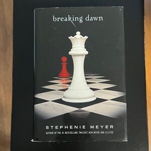 Breaking Dawn by Stephenie Meyer - Black Cover with White and Red Chess Pieces